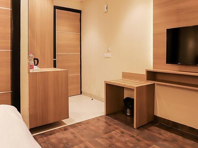 Solitaire Hotel New Delhi Buitenkant foto