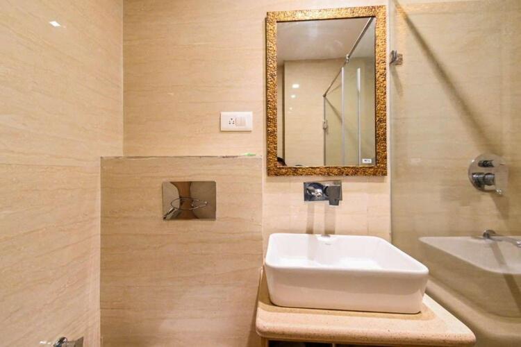 Solitaire Hotel New Delhi Buitenkant foto