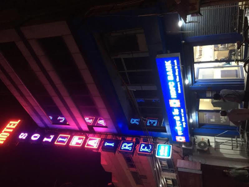 Solitaire Hotel New Delhi Buitenkant foto